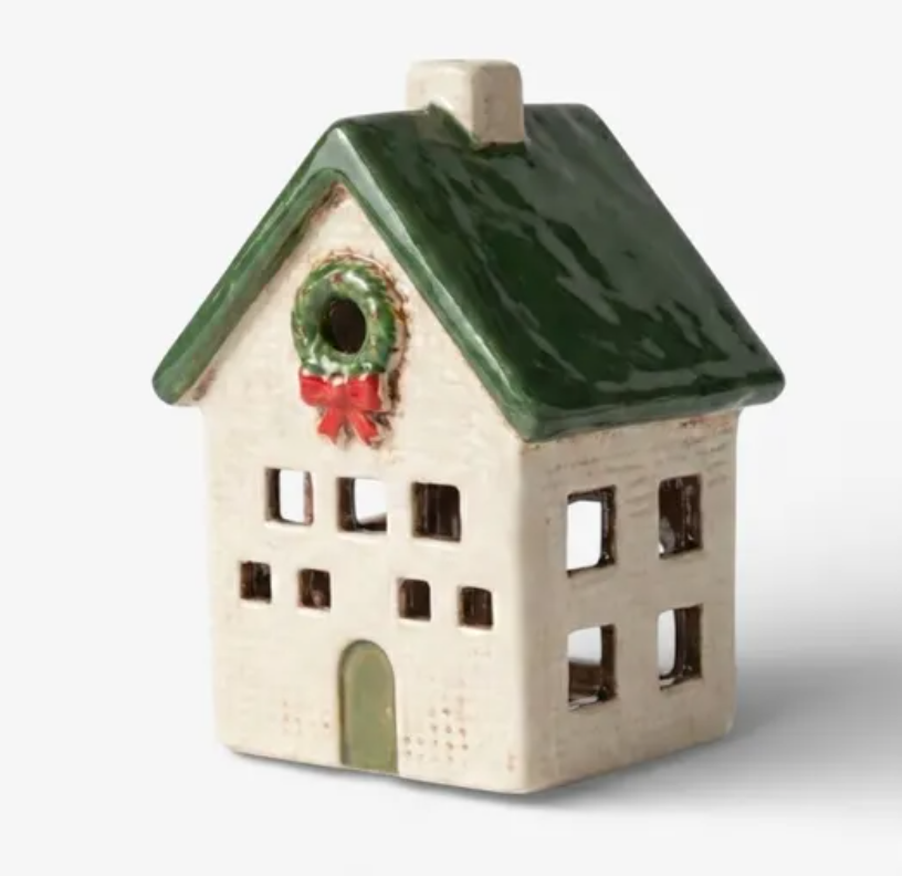 Nordgard Cottage with Bow Wreath
